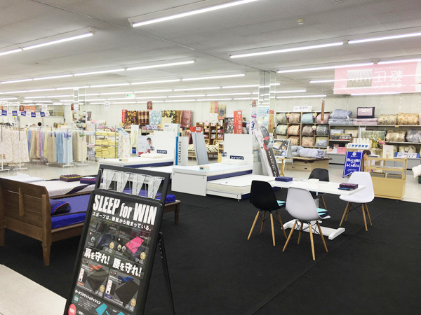 国府リバーサイド店 店内